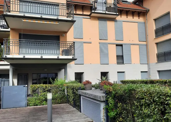 67 M2 Avec 100 M2 Jardin Privatif Reservable Uniquement Par Periode De 7 Jours Minimum Du Samedi Au Samedi *